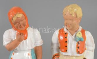 Komlós fiú és lányka. Mázas kerámia, jelzett, a fiú feje ragasztott 23 cm