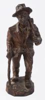 Öregúr fejszével rezin dísz, m: 24 cm