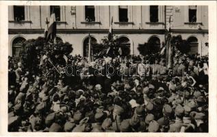 1940 Máramarossziget, Sighetu Marmatiei; bevonulás, katonák, magyar zászlók, "Hitler" feli...