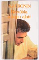 Cronin, [Archibald Joseph]: Réztábla a kapu alatt. Ford.: Szinnai Tivadar. Bp., 1987, Európa, 557+[3...