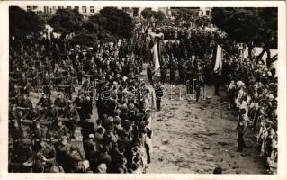 1938 Ipolyság, Sahy; bevonulás, kerékpáros katonák, Felvidék felszabadulásának első örömünnepe 1938....