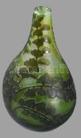 cca 1905-1908 Emile Gallé váza, Nancy, Franciaország, belső rétegben repedéssel, m: 17,5 cm