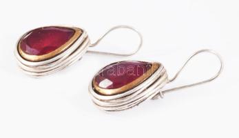 Ezüst(Ag) fülbevalópár szintetikus rubinnal, jelzett, h: 3,5 cm, bruttó: 13,8 g