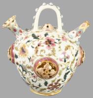 cca 1885 Zsolnay aszkosz. Korongozott és kézzel formált, plasztikus elemekkel díszített porcelánfaja...