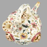 cca 1885 Zsolnay aszkosz. Korongozott és kézzel formált, plasztikus elemekkel díszített porcelánfaja...