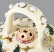 cca 1885 Zsolnay aszkosz. Korongozott és kézzel formált, plasztikus elemekkel díszített porcelánfaja...