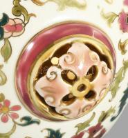 cca 1885 Zsolnay aszkosz. Korongozott és kézzel formált, plasztikus elemekkel díszített porcelánfaja...