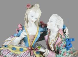 Meissen romantikus pár porcelán kompozíció. Jelzett, cca 19. sz. második fele, kis restaurálásokkal,...