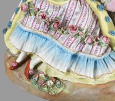 Meissen romantikus pár porcelán kompozíció. Jelzett, cca 19. sz. második fele, kis restaurálásokkal,...