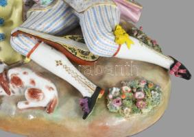 Meissen romantikus pár porcelán kompozíció. Jelzett, cca 19. sz. második fele, kis restaurálásokkal,...