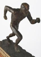 cca 1930 Art deco bronz futó szobor, márvány talapzaton, rajta "Energie ist die erste einzige T...