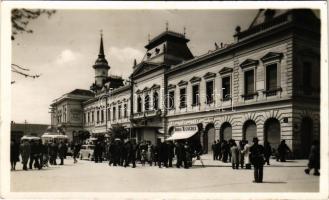 1941 Óbecse, Stari Becej; Alapítványi palota, Janek Testvérek, Hubert Izidor üzletei, kerékpár, auto...