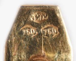 Mediterrán korall verlauf nyaklánc 18 karátos arany (Au) kapoccsal. Közepe felé növekvő nagyságú, cs...