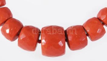 Verlauf elrendezésű korall nyaklánc arany 375 (Au) kapoccsal, jelzett, nyelves záródás, szemátmérő: ...