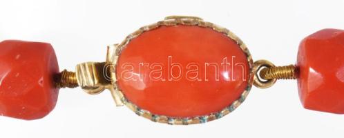 Verlauf elrendezésű korall nyaklánc arany 375 (Au) kapoccsal, jelzett, nyelves záródás, szemátmérő: ...