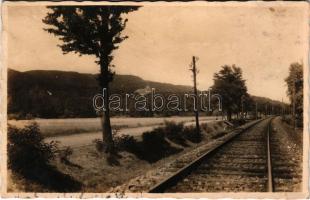 Munkács, Mukacheve, Mukacevo; Hrad Bereg / Bereg vár, vasútvonal / castle, railway line + kétnyelvű ...