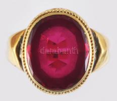 14k arany (Au) gyűrű, szintetikus rubinnal, jelzett, 1937-1966 közötti fémjel, br 9 g, 63