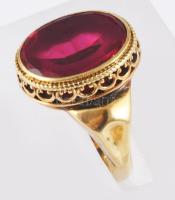 14k arany (Au) gyűrű, szintetikus rubinnal, jelzett, 1937-1966 közötti fémjel, br 9 g, 63