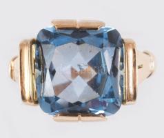 14k arany (Au) gyűrű, kissé sérült szintetikus kővel, jelzett, Pénzverő, 1966-1998 közötti fémjel, b...