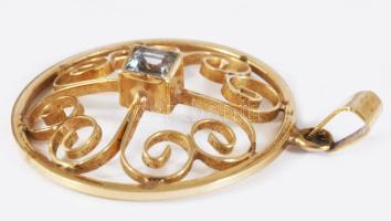 14k arany (Au) medál, akvamarinnal. Jelzett, Pénzverő, 1966-1998 közötti fémjel, br 2,62 g, d: 24 mm