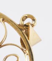 14k arany (Au) medál, akvamarinnal. Jelzett, Pénzverő, 1966-1998 közötti fémjel, br 2,62 g, d: 24 mm