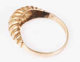 cca 1930, 14 karátos arany (Au) csiga mintás gyűrű, jelzett, Pest, 1872-1937 közötti fémjel, 580 ezr...