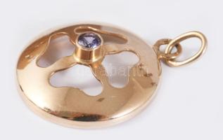 14k arany (Au) medál zafírral. Jelzett, Pénzverő, 1966-1998 közötti fémjel, 2,15g 10 mm