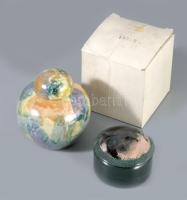 Ékszertartó műkő edényke d: 7 + irizáló porcelán edényke, eredeti dobozában 9 cm