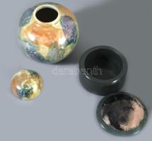 Ékszertartó műkő edényke d: 7 + irizáló porcelán edényke, eredeti dobozában 9 cm