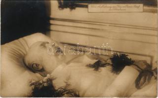 Die Aufbahrung des Kaisers Franz Josef in Schönbrunn (Wien, Vienna, Bécs). Aufnahme R. Lechner / Fer...