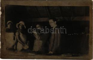 Budapest XIV. Városliget, Angol Park vidámpark, Fotó-Lövölde, céllövölde. photo (kopott szélek / wor...