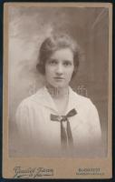 cca 1920 Lány portréja, keményhátú fotó Gosztlth István és Fia budapesti műteremből, 10,5×6,5 cm