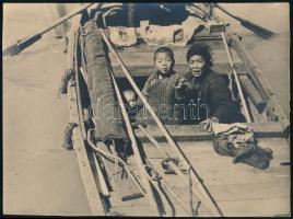 cca 1930 Vermes Zoltán (?-?): Dzsunka, vintage fotó, hátoldalon feliratozva, 17×23 cm