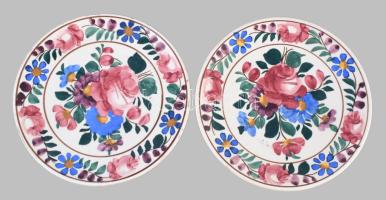 cca 1900 Bélapátfalva 2 darab virágos dísztál, jelzett, kopással, d: 17 cm