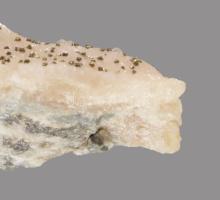 Hegyikristály pirittel, h: 5,5 cm