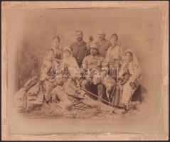 cca 1900-1910 Csoportkép, középen kalapos (szafari kalap?) kutyás úrral, feltehetőleg Dunky kolozsvá...