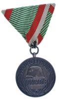 1929. "Magyar Háborús Emlékérem kardokkal, sisakkal" ezüstözött bronz kitüntetés mellszala...