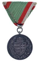 1929. "Magyar Háborús Emlékérem kardokkal, sisakkal" ezüstözött bronz kitüntetés mellszala...