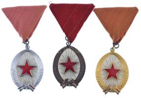 1985. "Munka Érdemrend arany, ezüst és bronz fokozata" zománcozott, aranyozott bronz, ezüs...