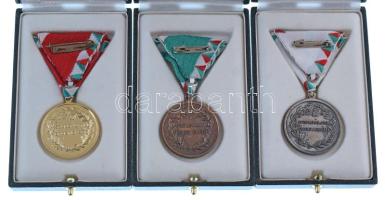 1992. "Szolgálati Jel (érdem után) I., II. és III. osztálya" aranyozott tombak, ezüstözött...