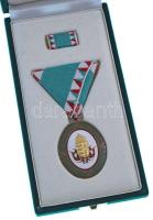 2002. "Szolgálati Érdemjel Bronz Fokozat" zománcozott tombak kitüntetés, mellszalagon, sza...
