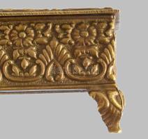 Díszes bronz ékszeres doboz fa betéttel, 10,5x8,5 cm