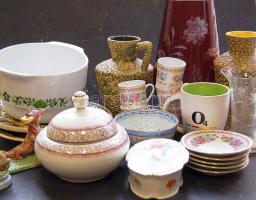 Óriái porcelán tétel: kb 30 db vegyes porcelán, benne Korondi kerámia, dísz és használati tárgyak / Large chinaware lot