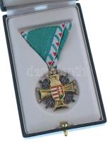 1996. "A Tiszthelyettesi Szolgálati Jel II. fokozata" ezüstözött tombak kitüntetés, aranyo...