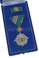 2001. "A Köz Szolgálatáért Érdemjel arany fokozata" aranyozott, zománcozott bronz kitüntet...