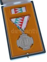 1992. "Független Demokratikus Magyarországért" ezüstözött bronz emlékérem mellszalaggal, s...