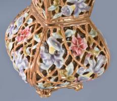 cca 1890 Zsolnay áttört mintás váza a Rokokó sorozatból. Formaterv.: Sikorski Tádé. Jelzett, oldalán...