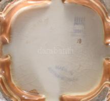 cca 1890 Zsolnay áttört mintás váza a Rokokó sorozatból. Formaterv.: Sikorski Tádé. Jelzett, oldalán...