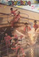 1983 A Hungária együttes tagjainak aláírásai plakáton: Flipper Öcsi (Jeszenszky Béla Tibor), Dolly (...