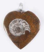 Szív alakú ammonit medál, 3×2,5 cm